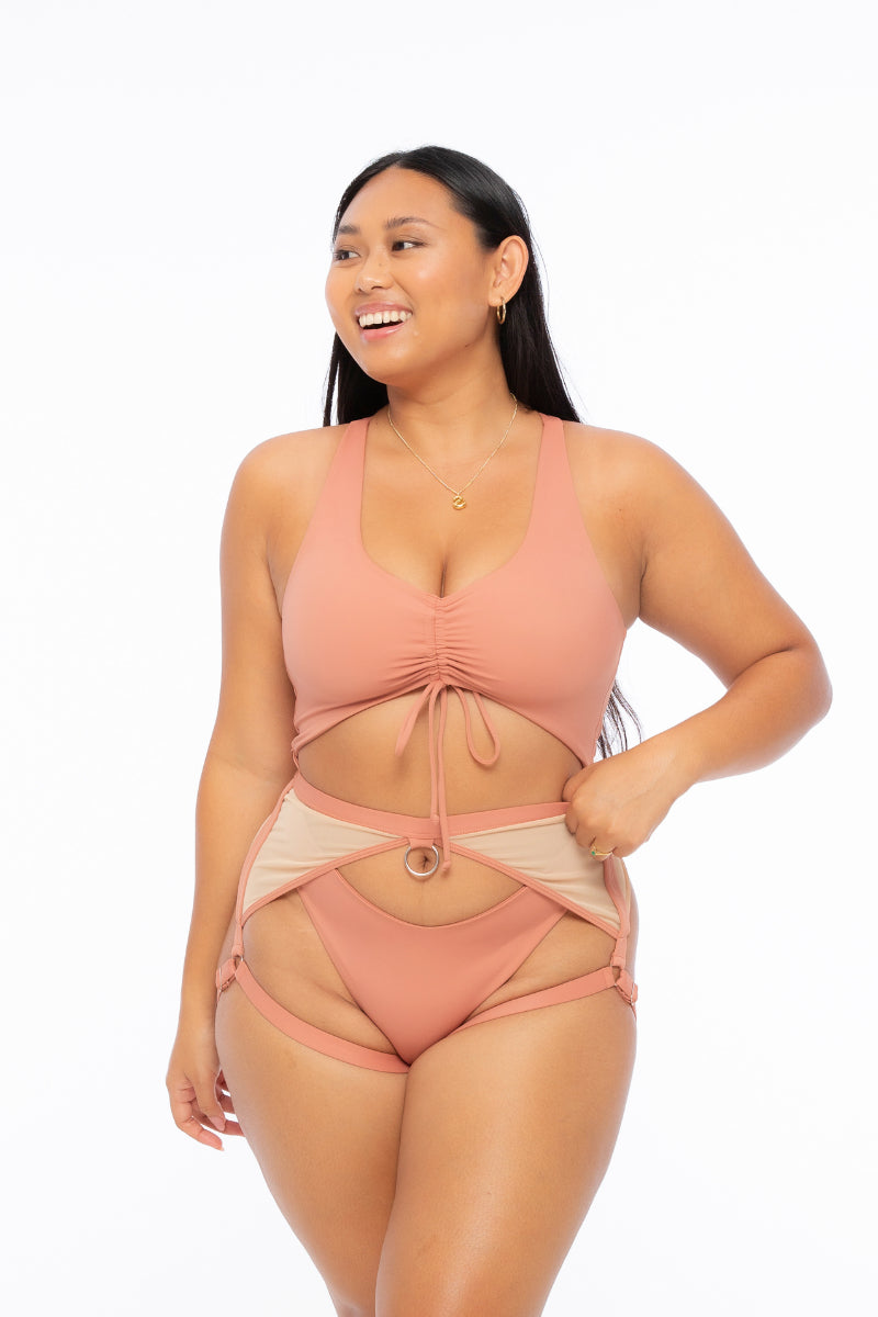 Nona Perkasa Hotline Garter Belt - Pastel/Sand